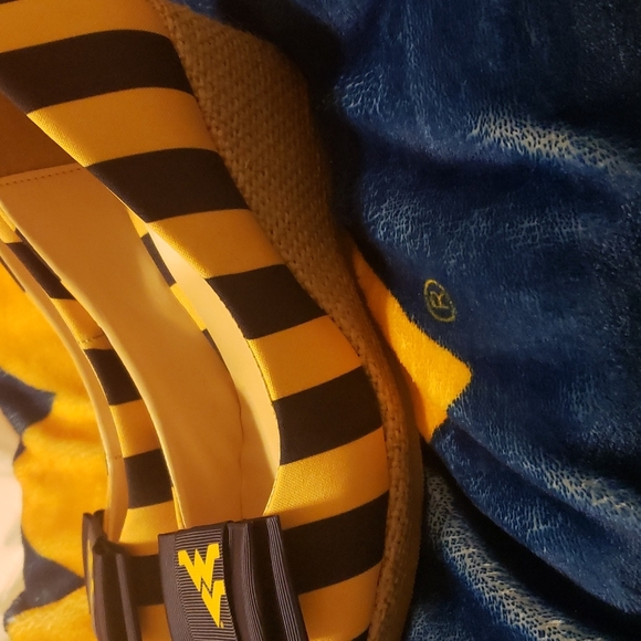 WV LillyBee U shoes. Size 7. Never worn. - Picture 2 of 3